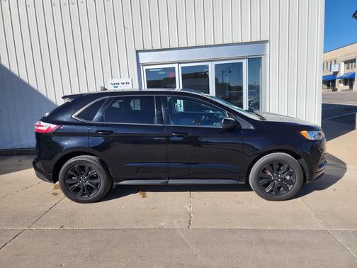 2022 Ford Edge SE