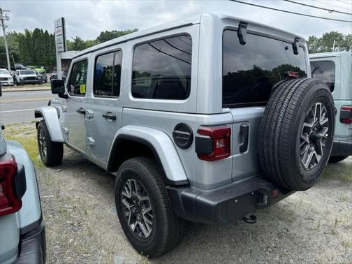 2024 Jeep Wrangler 4-Door Sahara 4x4