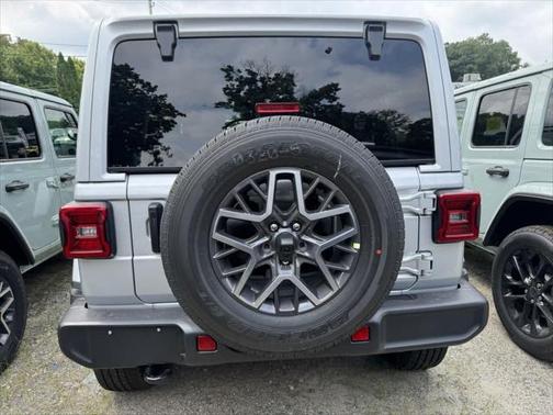 2024 Jeep Wrangler 4-Door Sahara 4x4