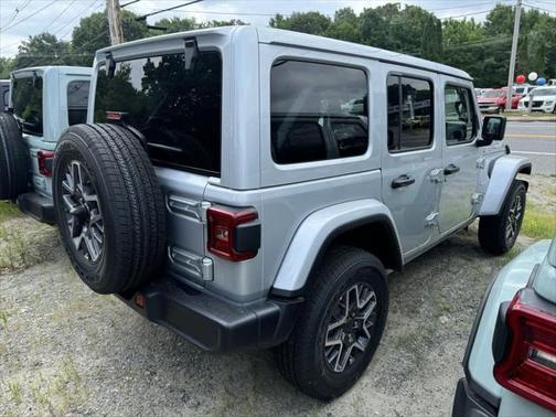 2024 Jeep Wrangler 4-Door Sahara 4x4