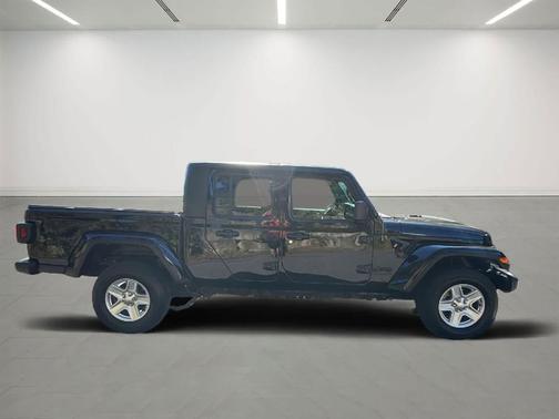 2022 Jeep Gladiator Sport S