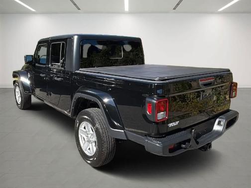 2022 Jeep Gladiator Sport S