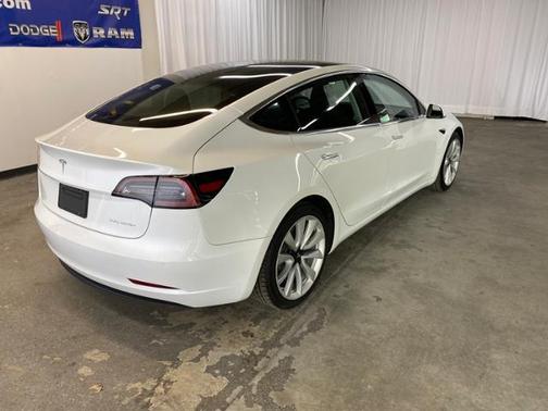 Photo 3 of 21 of 2019 Tesla Model 3 Long Range