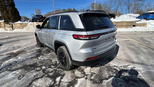 2026 Jeep Grand Cherokee Altitude