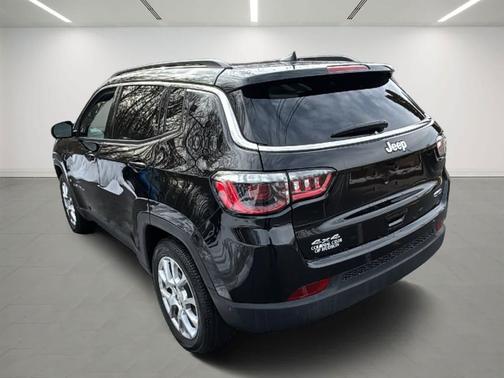 2023 Jeep Compass Latitude Lux