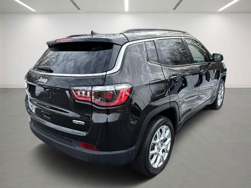 2023 Jeep Compass Latitude Lux