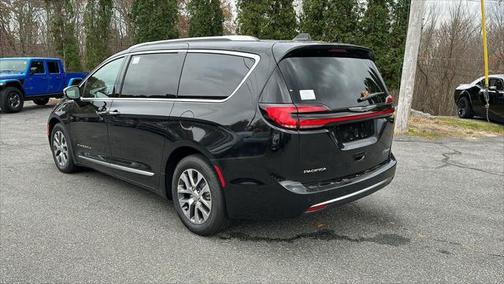 2023 Chrysler Pacifica L
