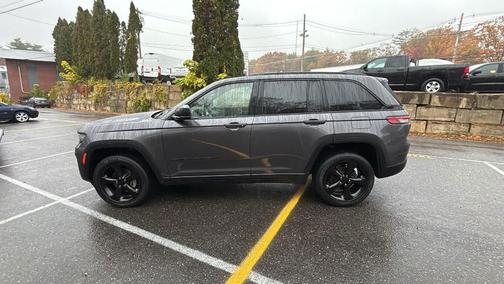 2022 Jeep Grand Cherokee Altitude