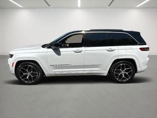 2022 Jeep Grand Cherokee Summit