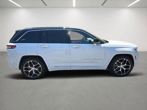 2022 Jeep Grand Cherokee Summit