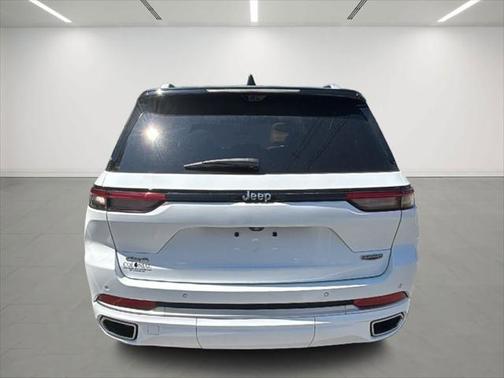 2022 Jeep Grand Cherokee Summit