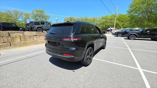 2022 Jeep Grand Cherokee Altitude