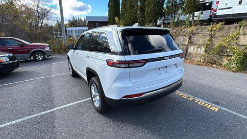2025 Jeep Grand Cherokee Laredo