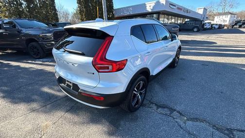 2025 Volvo XC40 B5 Core Bright Theme