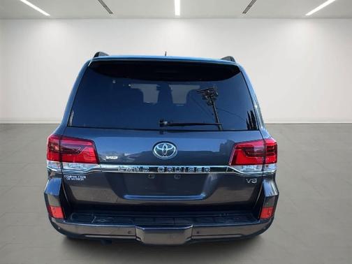 2016 Toyota Land Cruiser Base