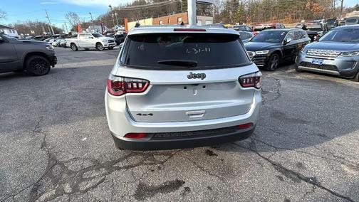 Silver Zynith Metallic Clearcoat 2026 Jeep Compass Latitude