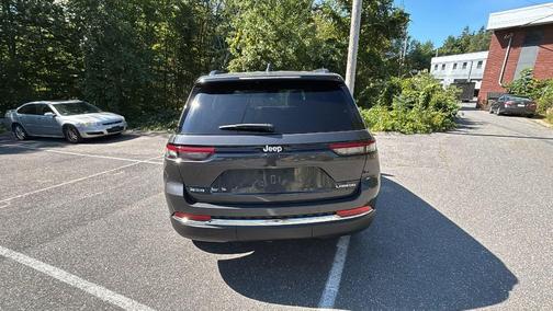 2025 Jeep Grand Cherokee Laredo
