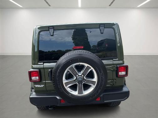 2023 Jeep Wrangler 4-Door Sahara 4x4