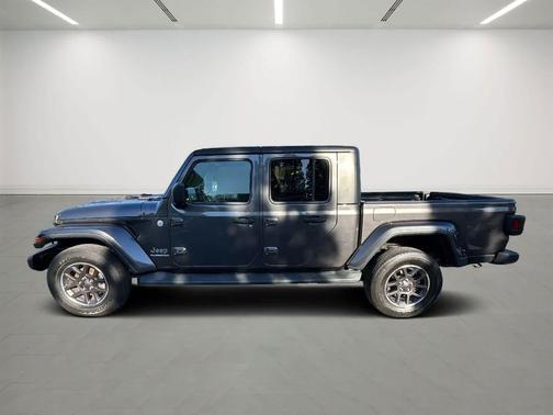 Granite Crystal Metallic Clearcoat 2022 Jeep Gladiator Overland