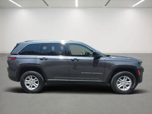 2022 Jeep Grand Cherokee Laredo