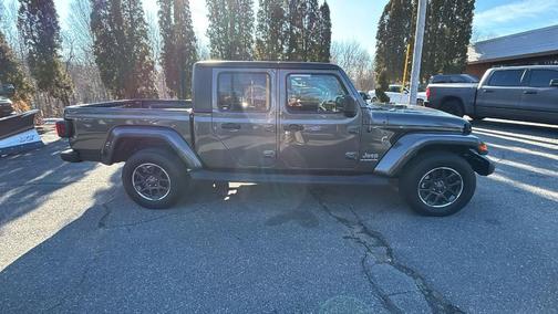 2022 Jeep Gladiator Overland
