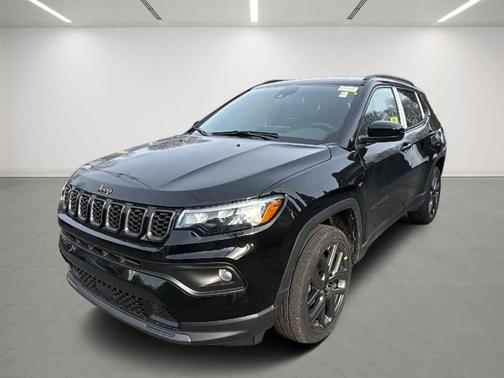 Diamond Black Crystal Pearlcoat 2026 Jeep Compass Latitude
