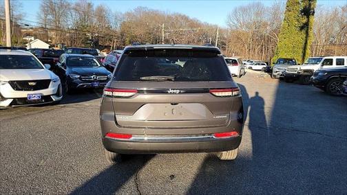 2025 Jeep Grand Cherokee Laredo