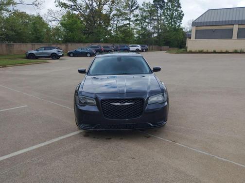 2018 Chrysler 300 Touring