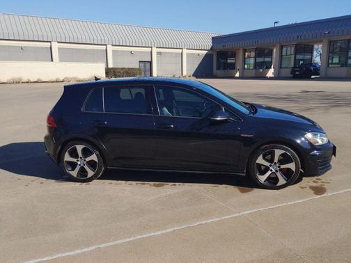 2015 Volkswagen Golf GTI 2.0T SE 4-Door