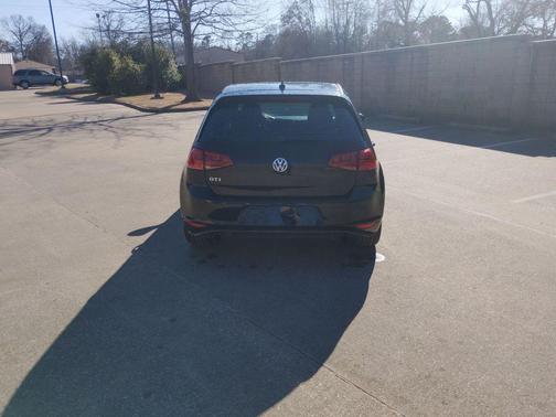 2015 Volkswagen Golf GTI 2.0T SE 4-Door