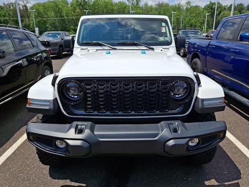 Bright White Clearcoat 2024 Jeep Gladiator Sport