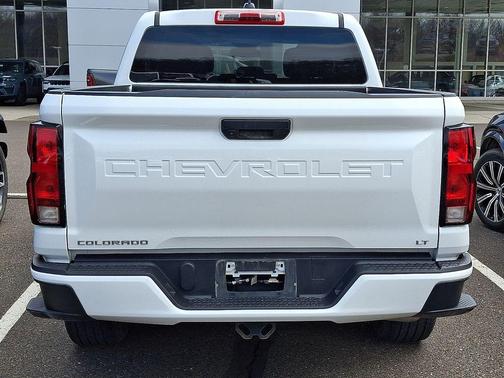 Summit White 2024 Chevrolet Colorado LT