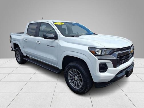 Summit White 2024 Chevrolet Colorado LT