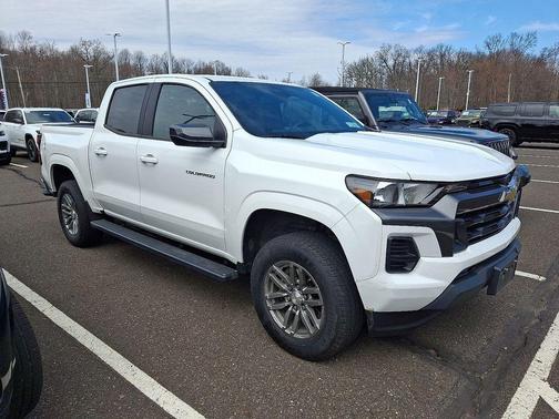 Summit White 2024 Chevrolet Colorado LT
