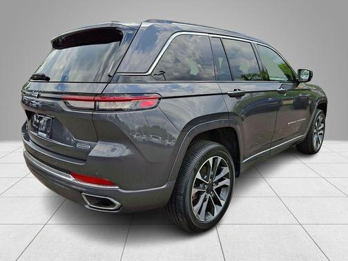 Metallic 2023 Jeep Grand Cherokee Overland