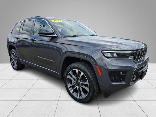 Metallic 2023 Jeep Grand Cherokee Overland