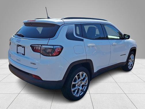 Bright White Clearcoat 2022 Jeep Compass Latitude Lux