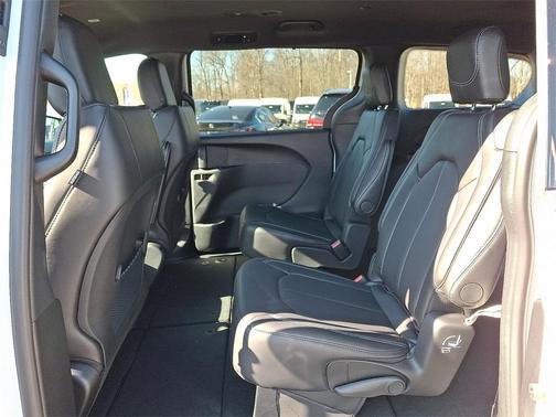 2026 Chrysler Voyager LX