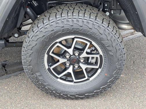 Granite Crystal Clearcoat Metallic 2026 Jeep Gladiator Rubicon