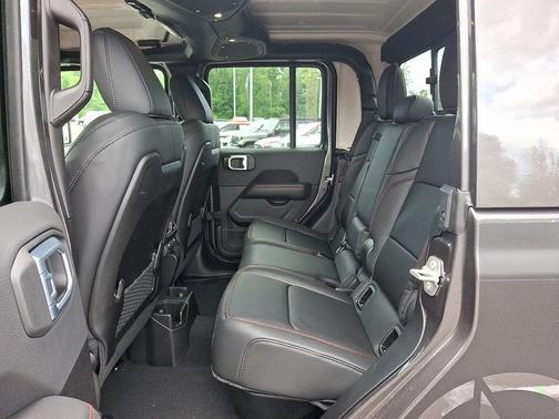 Granite Crystal Clearcoat Metallic 2026 Jeep Gladiator Rubicon