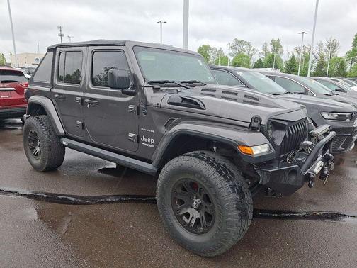 Granite Crystal Clearcoat Metallic 2019 Jeep Wrangler Unlimited Sahara