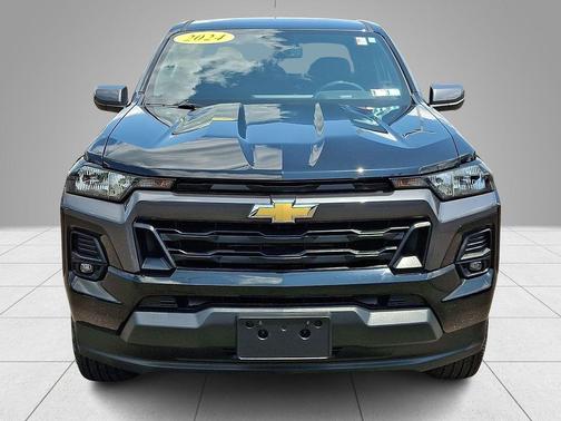 Black 2024 Chevrolet Colorado LT