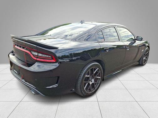 Pitch Black Clearcoat 2017 Dodge Charger R/T 392