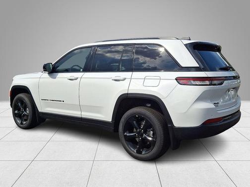 Bright White Clearcoat 2025 Jeep Grand Cherokee Limited