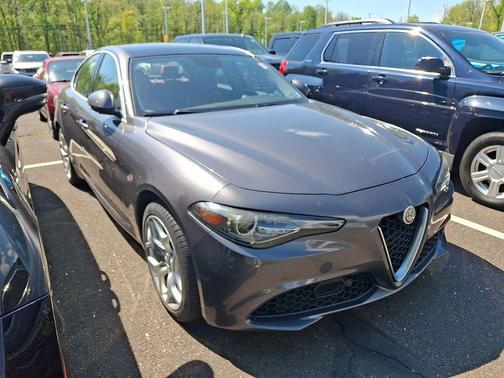 Vesuvio Gray Metallic 2018 Alfa Romeo Giulia Ti