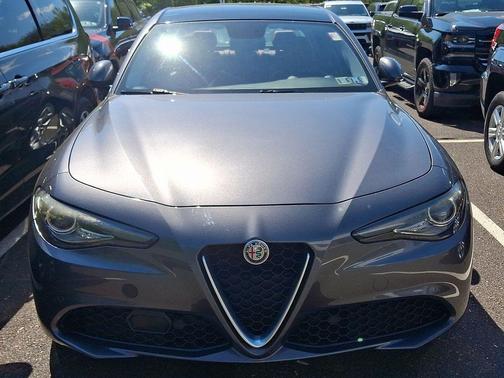 Vesuvio Gray Metallic 2018 Alfa Romeo Giulia Ti