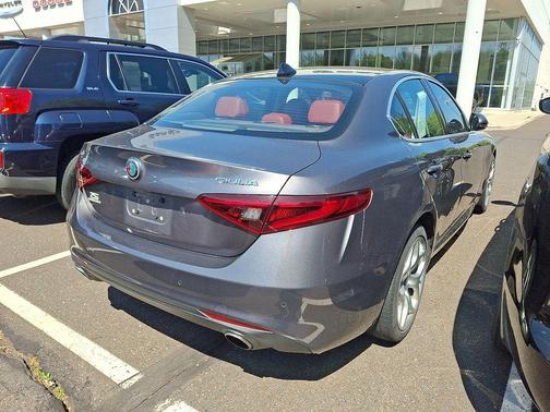Vesuvio Gray Metallic 2018 Alfa Romeo Giulia Ti