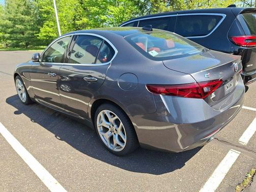 Vesuvio Gray Metallic 2018 Alfa Romeo Giulia Ti