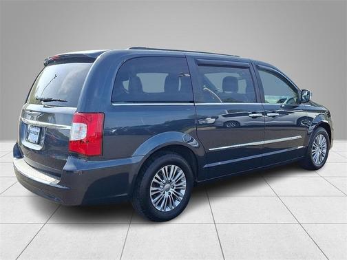 2013 Chrysler Town & Country Touring-L
