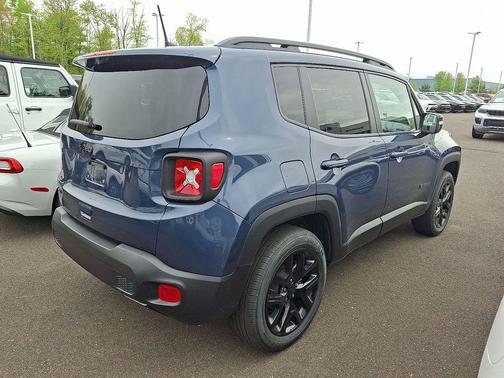 Slate Blue Pearlcoat 2022 Jeep Renegade Altitude